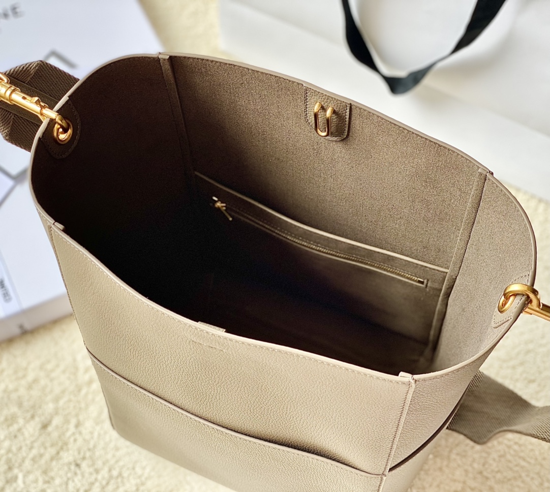 Ce**e sangle bucket bag