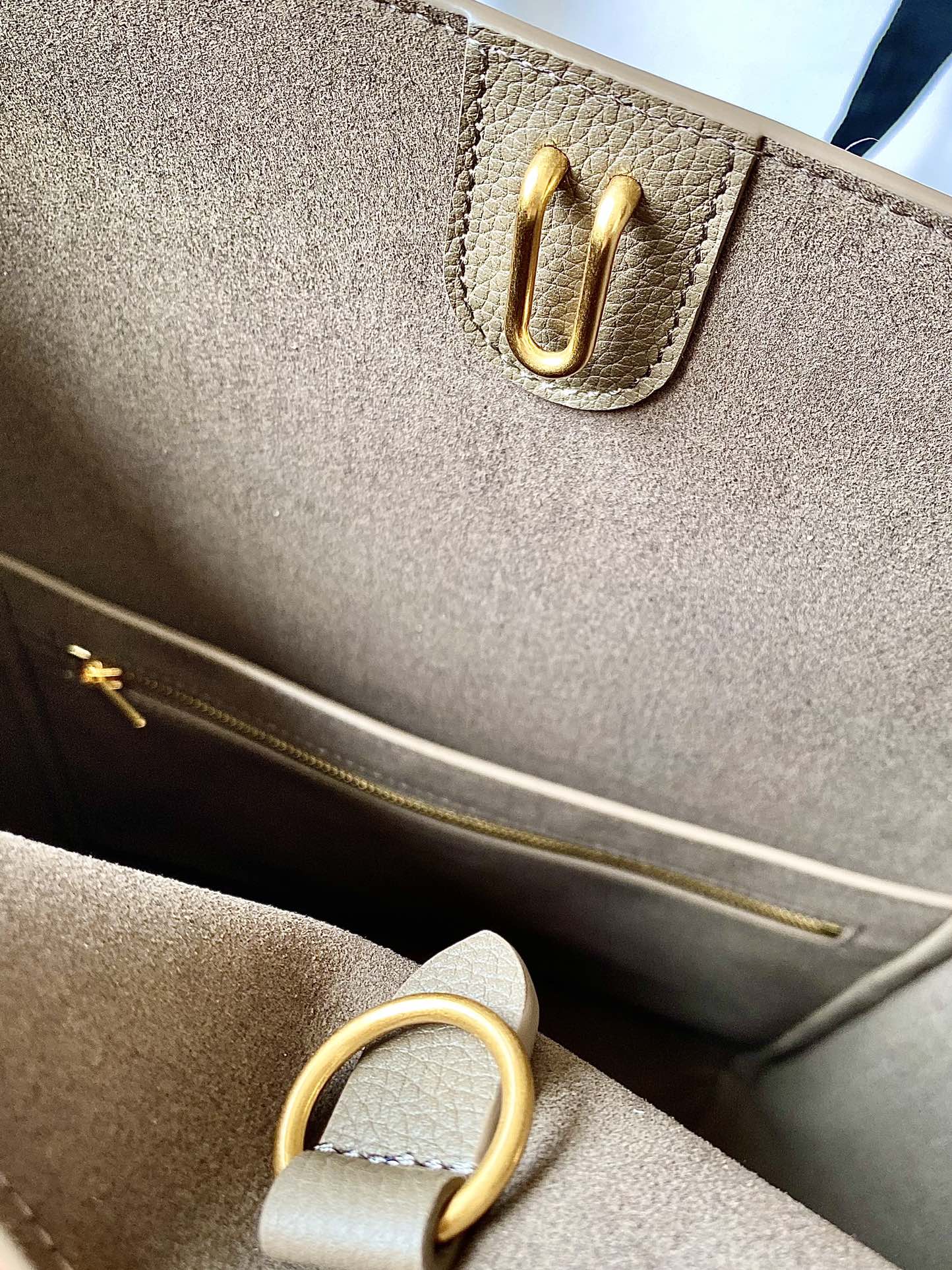 Ce**e sangle bucket bag