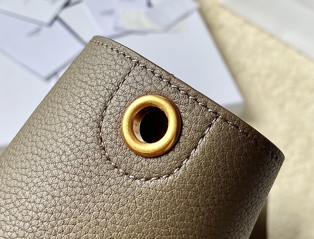 Ce**e sangle bucket bag