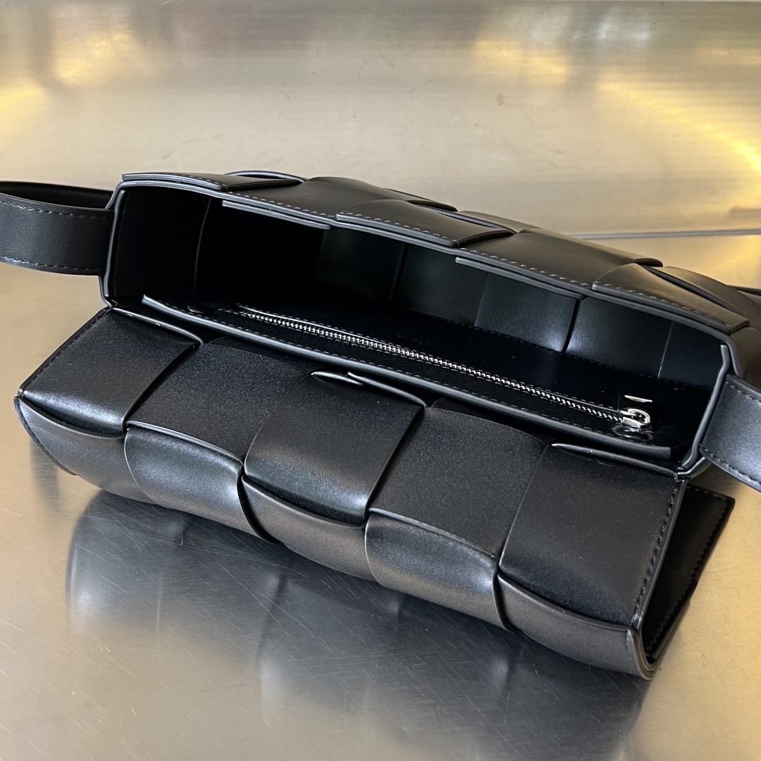 bo*te*ga Ve*ne*ta speed cassette