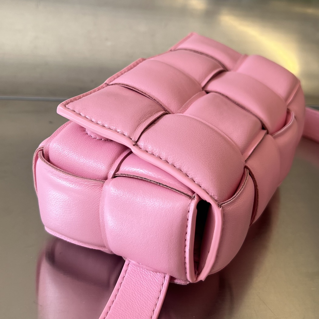 bottga Ve*ne*ta mini cassette bag