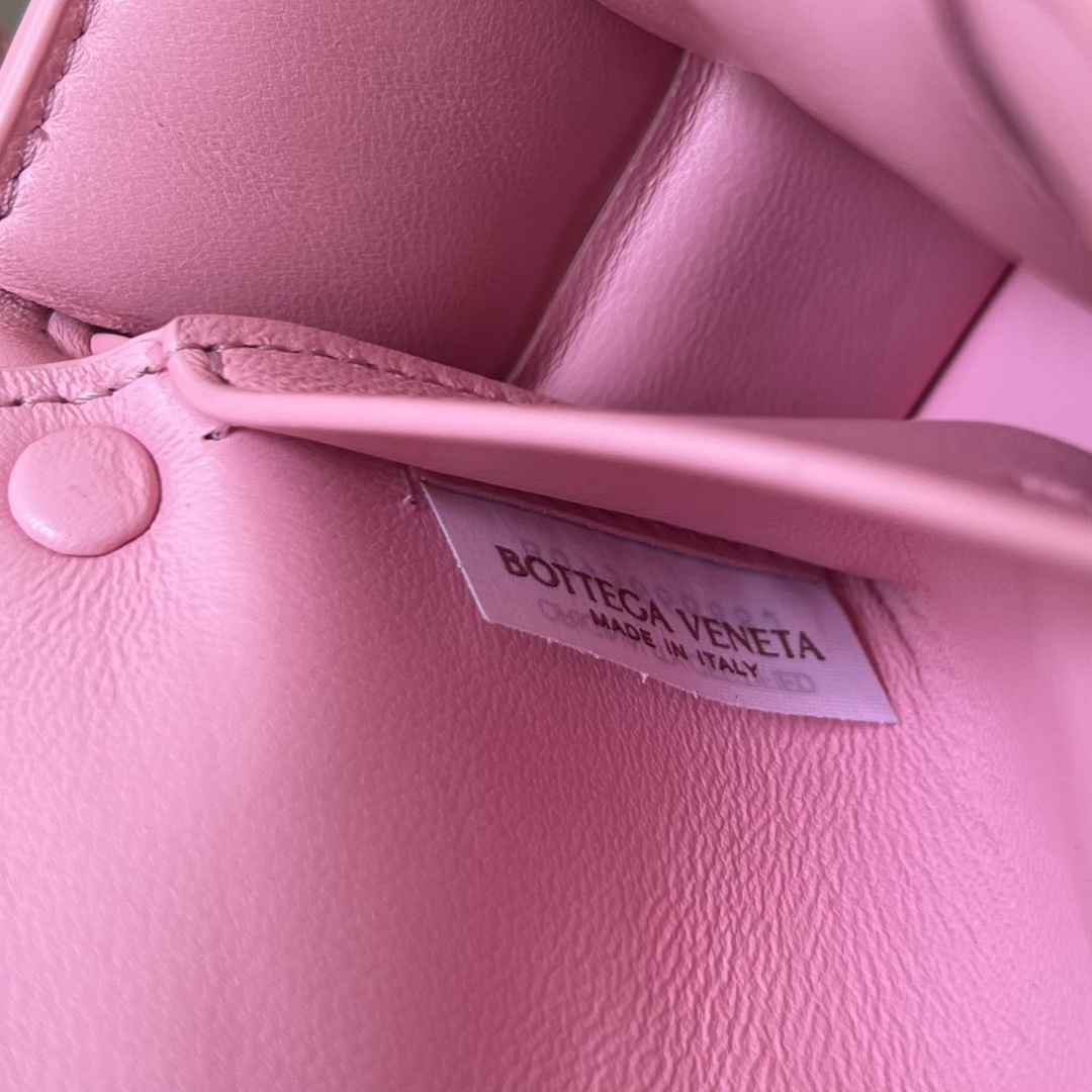 bottga Ve*ne*ta mini cassette bag