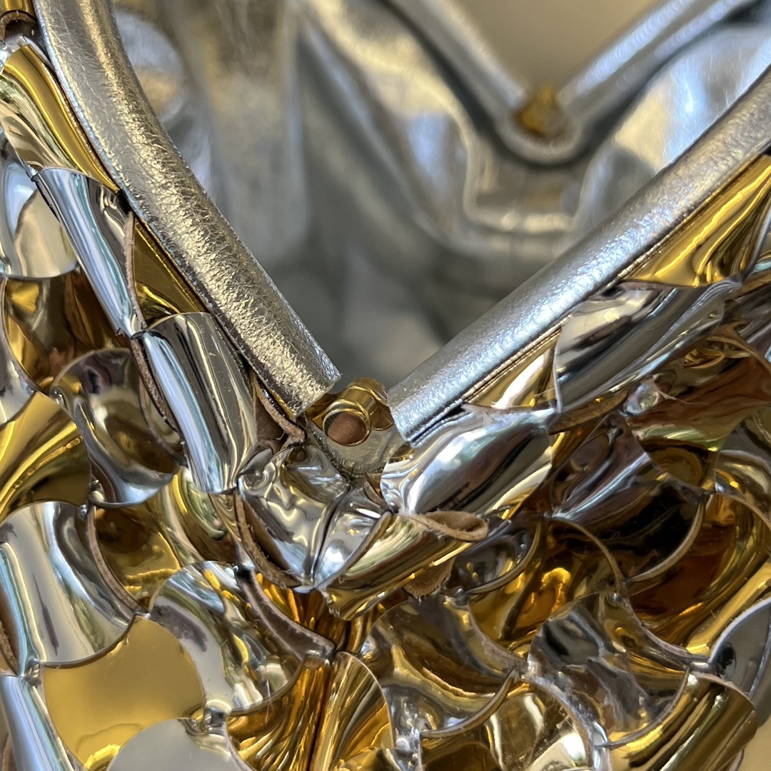 bo*te*ga Ve*ne*ta mini pouch