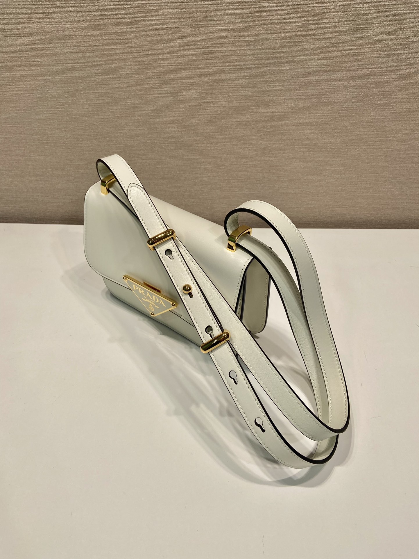 Pra*a emblème leather bag