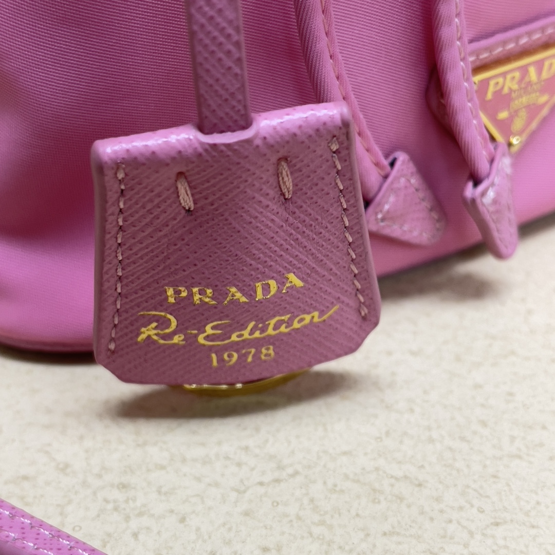 Pra*a re-edition 1978 re-nylon bag