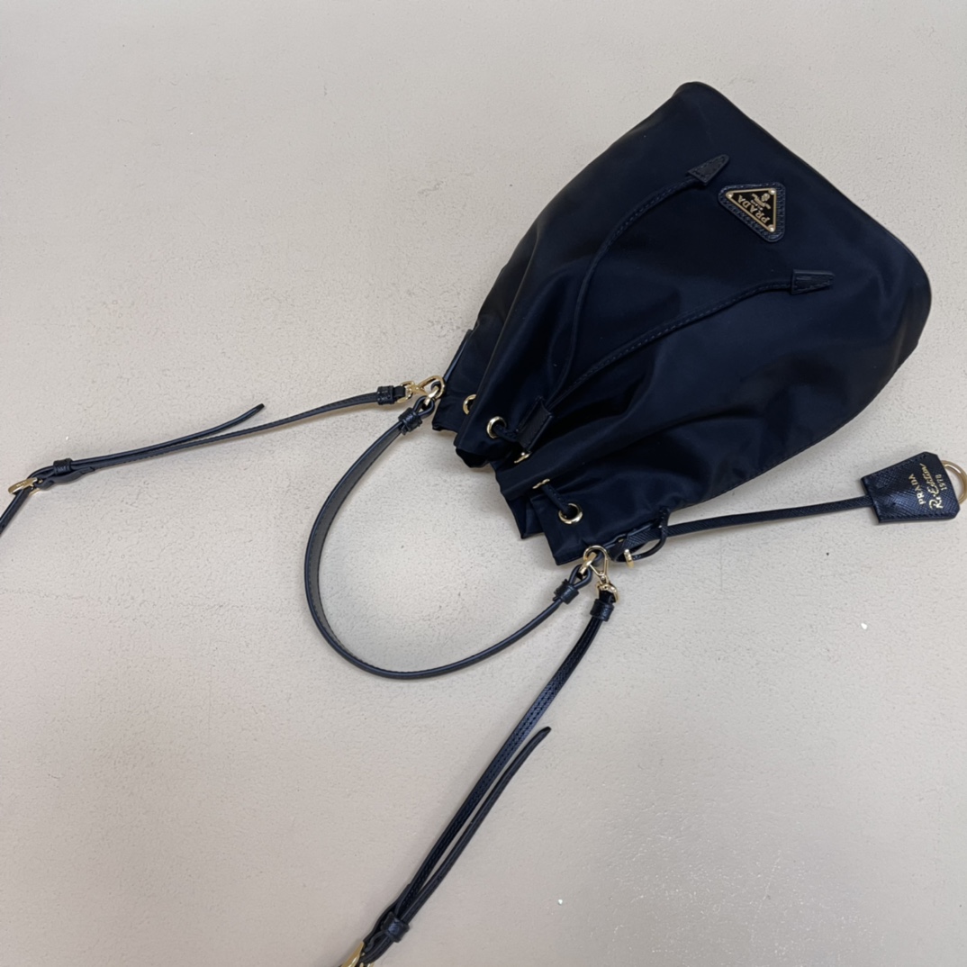 Pra*a re-edition 1978 re-nylon bag