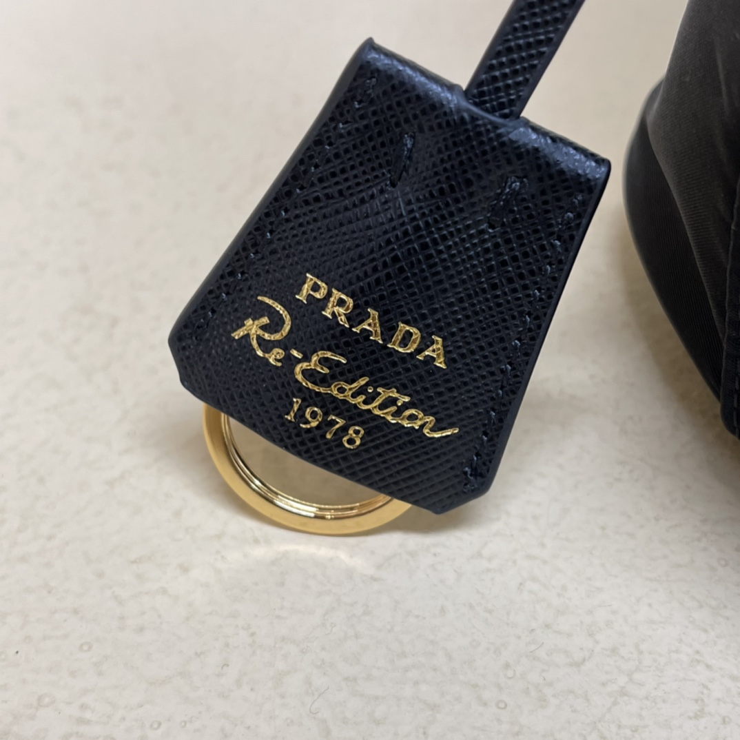 Pra*a re-edition 1978 re-nylon bag