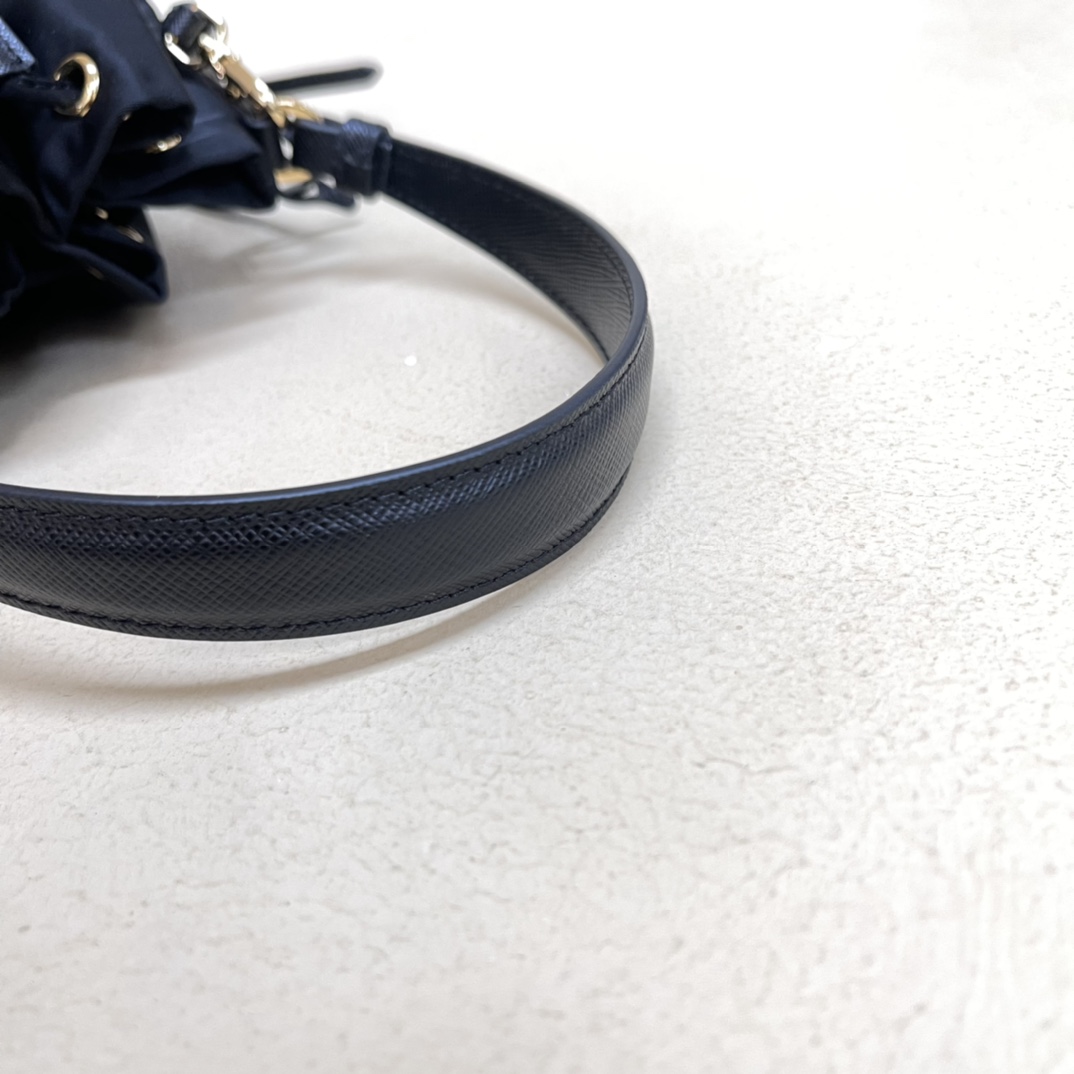 Pra*a re-edition 1978 re-nylon bag