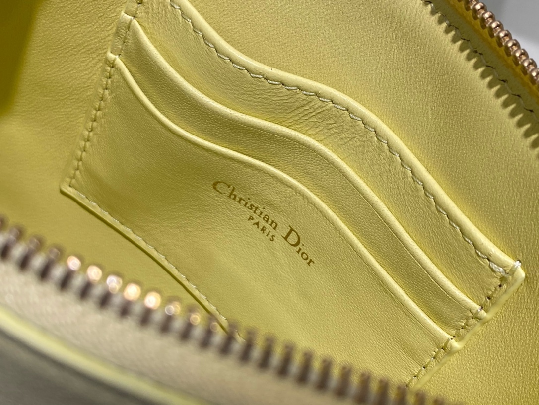 D*or saddle shoulder pouch