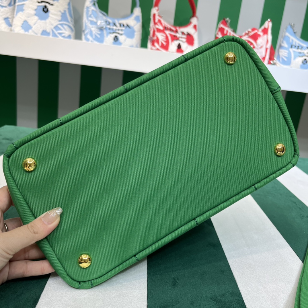 Pra*a canapa tote bag