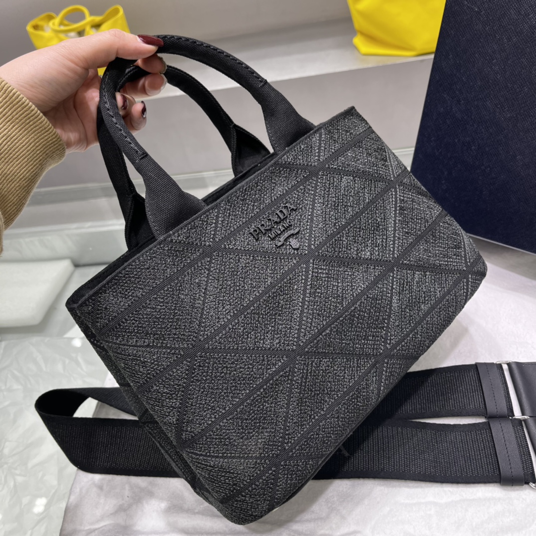 Pra*a canapa tote bag