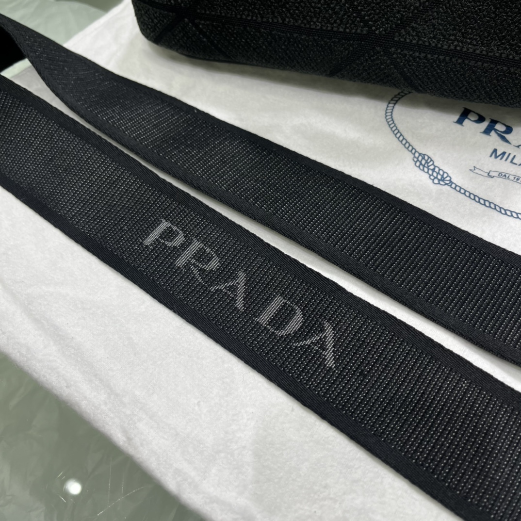 Pra*a canapa tote bag