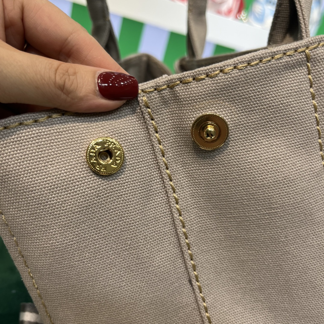 Pra*a canapa tote bag