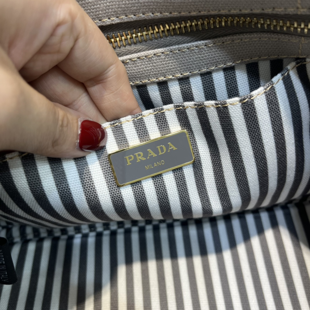 Pra*a canapa tote bag