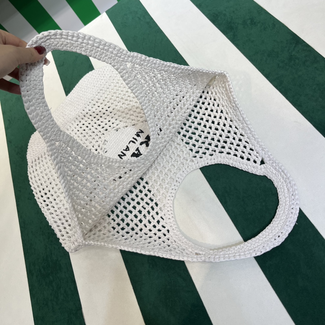 Pra*a crochet tote bag