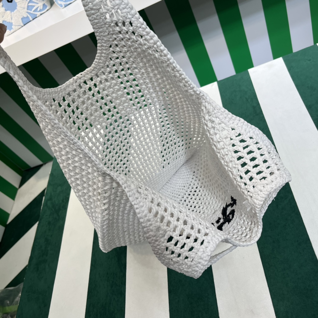 Pra*a crochet tote bag