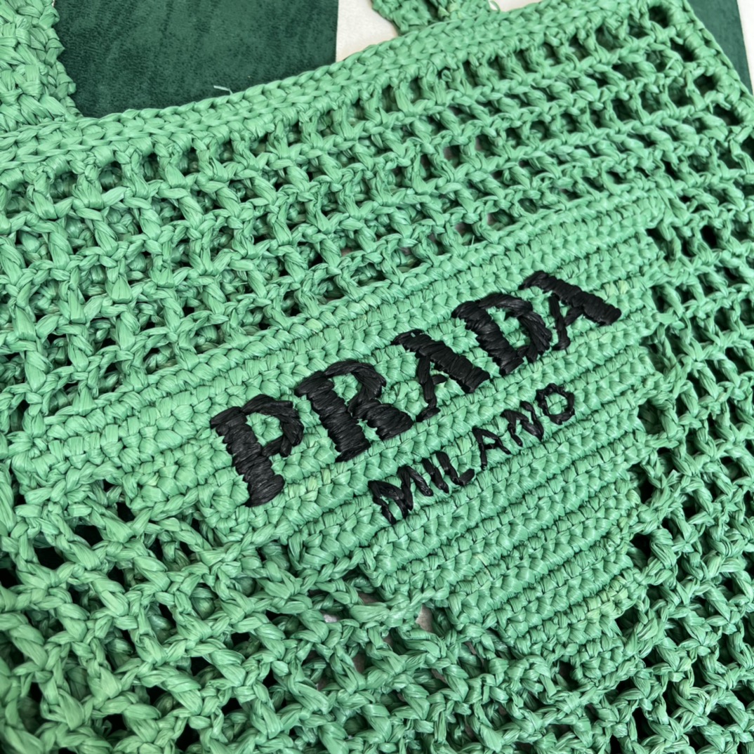 Pra*a crochet tote bag