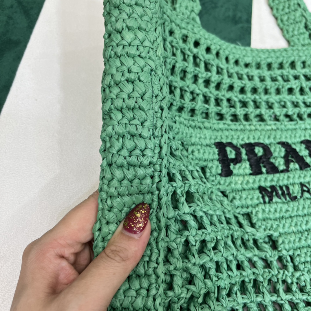 Pra*a crochet tote bag