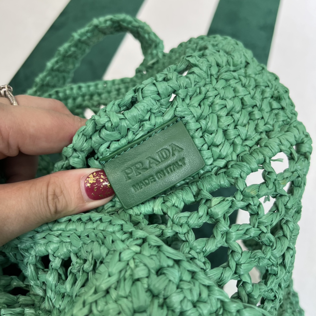 Pra*a crochet tote bag