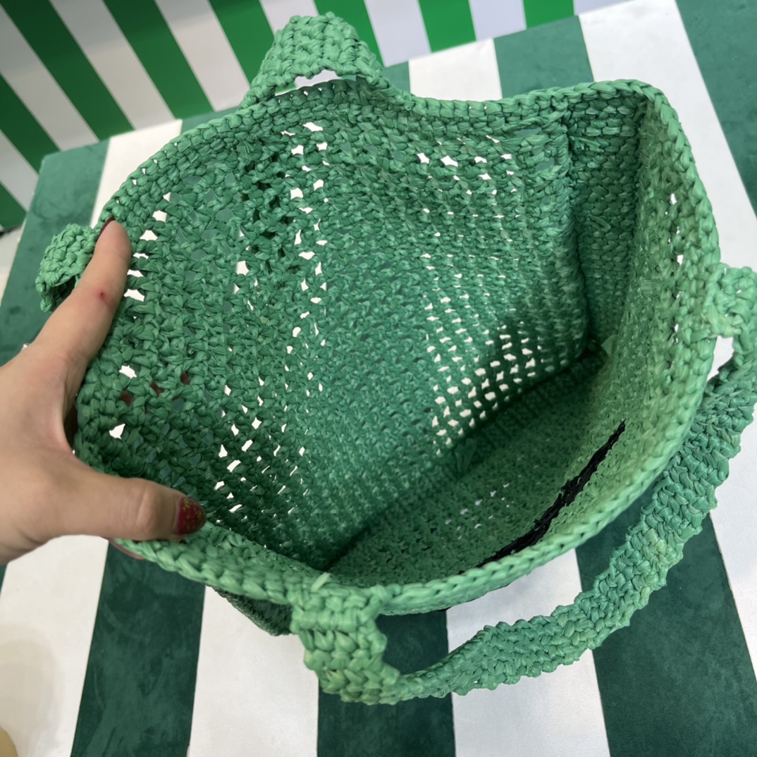 Pra*a crochet tote bag