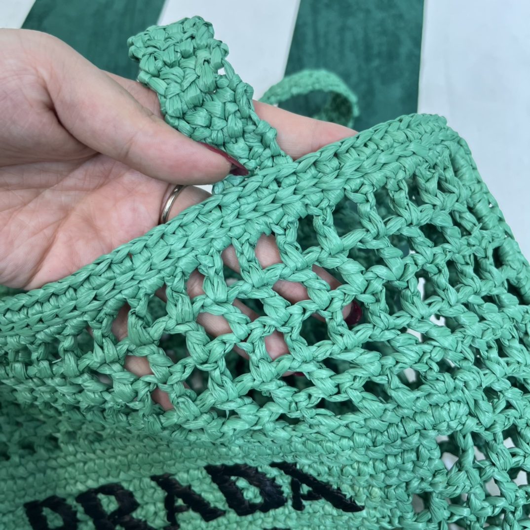 Pra*a crochet tote bag