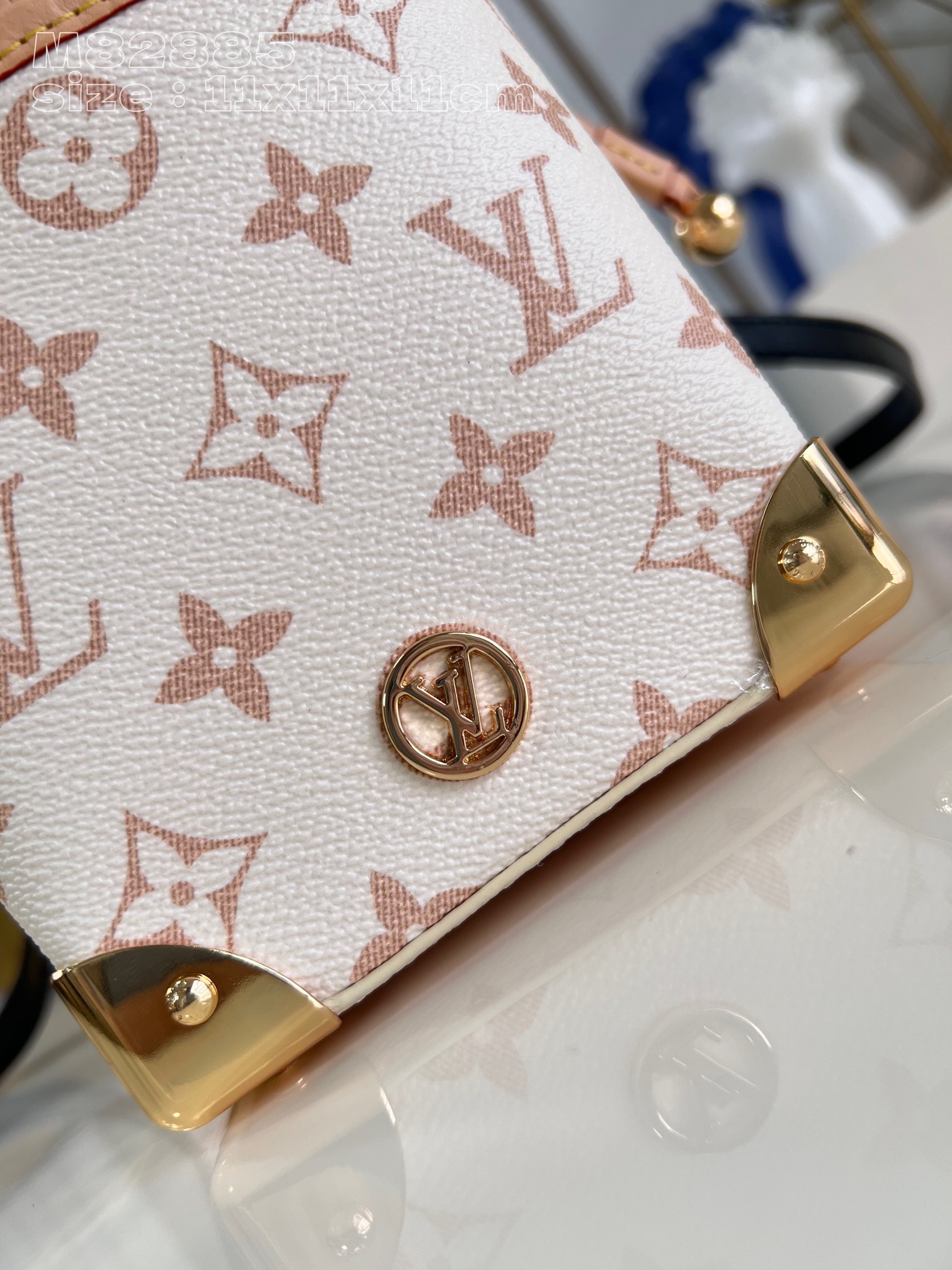 l**is V*t*n noé purse lv charms