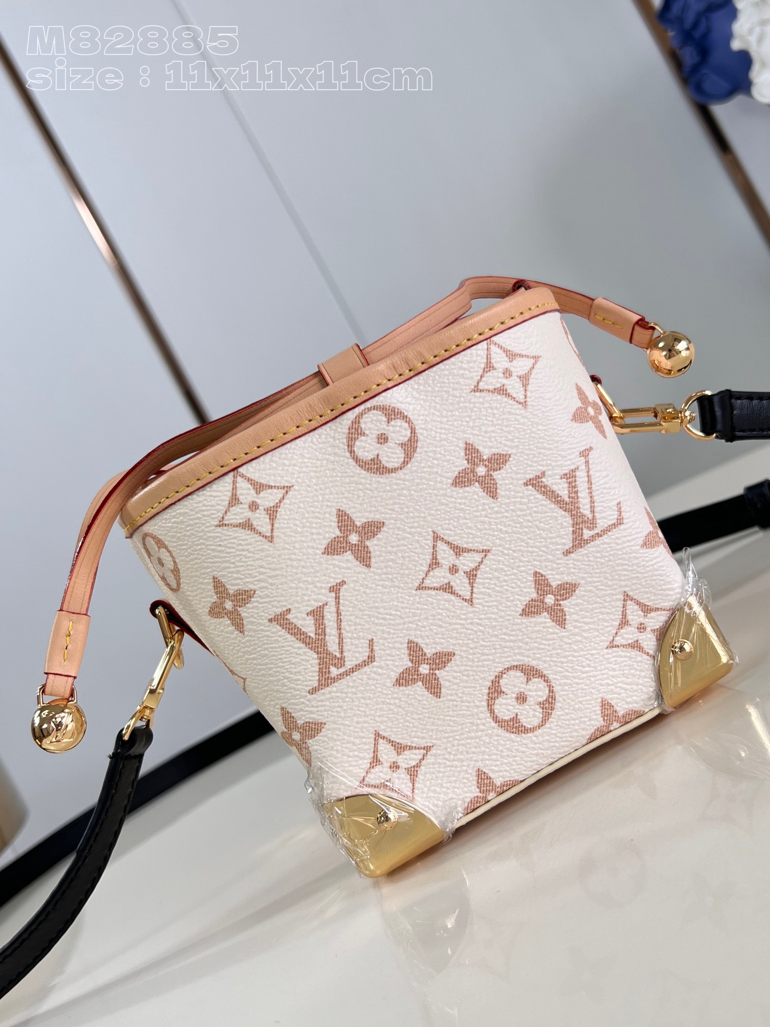 l**is V*t*n noé purse lv charms