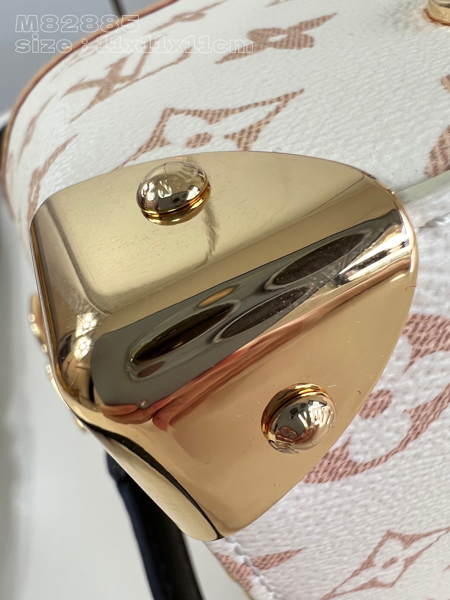 l**is V*t*n noé purse lv charms