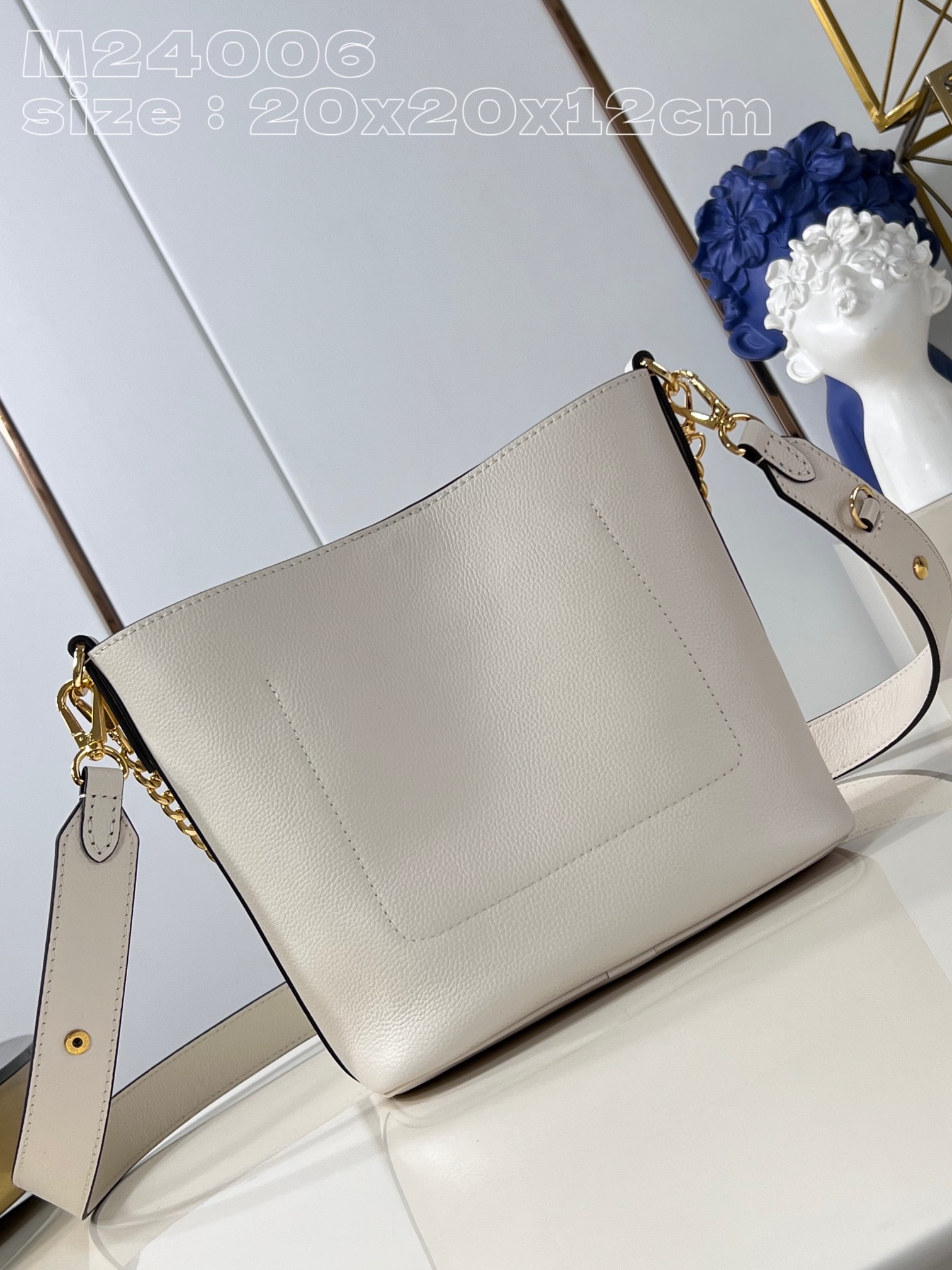 l**is V*t*n lock and walk