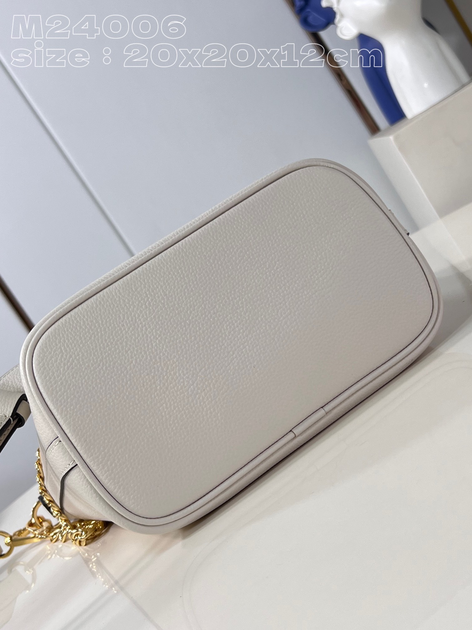 l**is V*t*n lock and walk