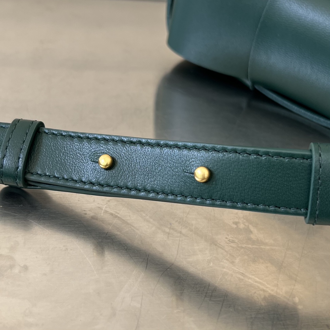 bo*te*ga Ve*ne*ta mini east-west arco tote