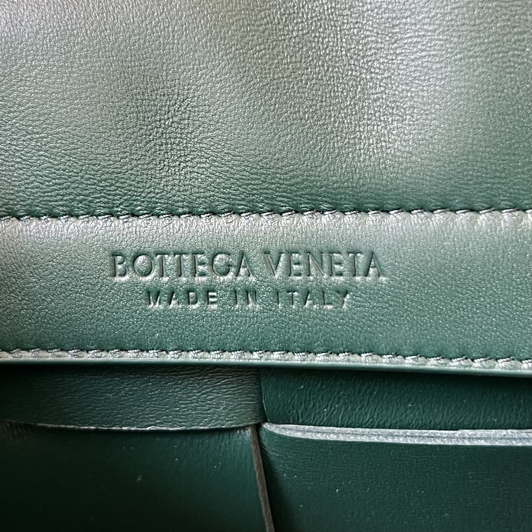 bo*te*ga Ve*ne*ta mini east-west arco tote