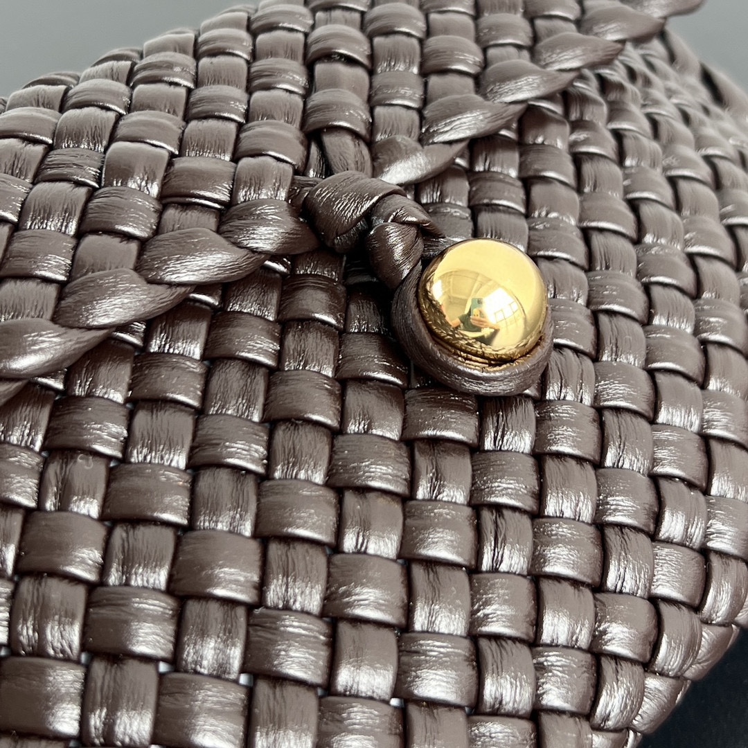bo*te*ga Ve*ne*ta envelope bag