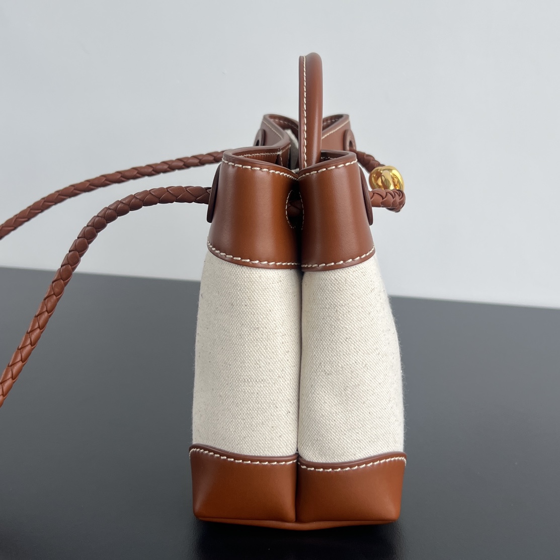 bo*te*ga Ve*ne*ta bv small andiamo