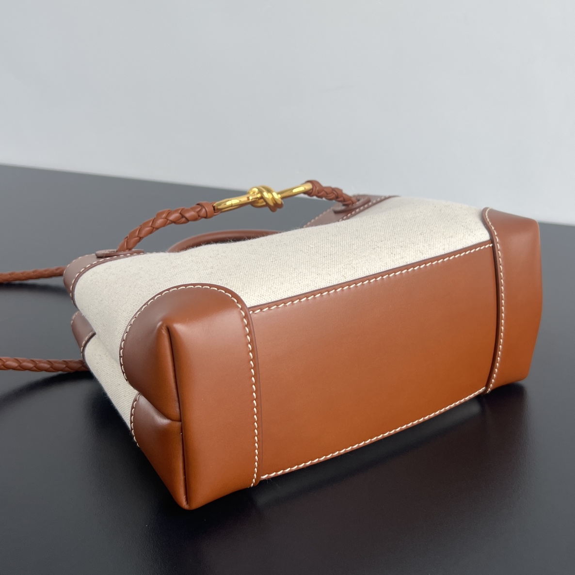 bo*te*ga Ve*ne*ta bv small andiamo