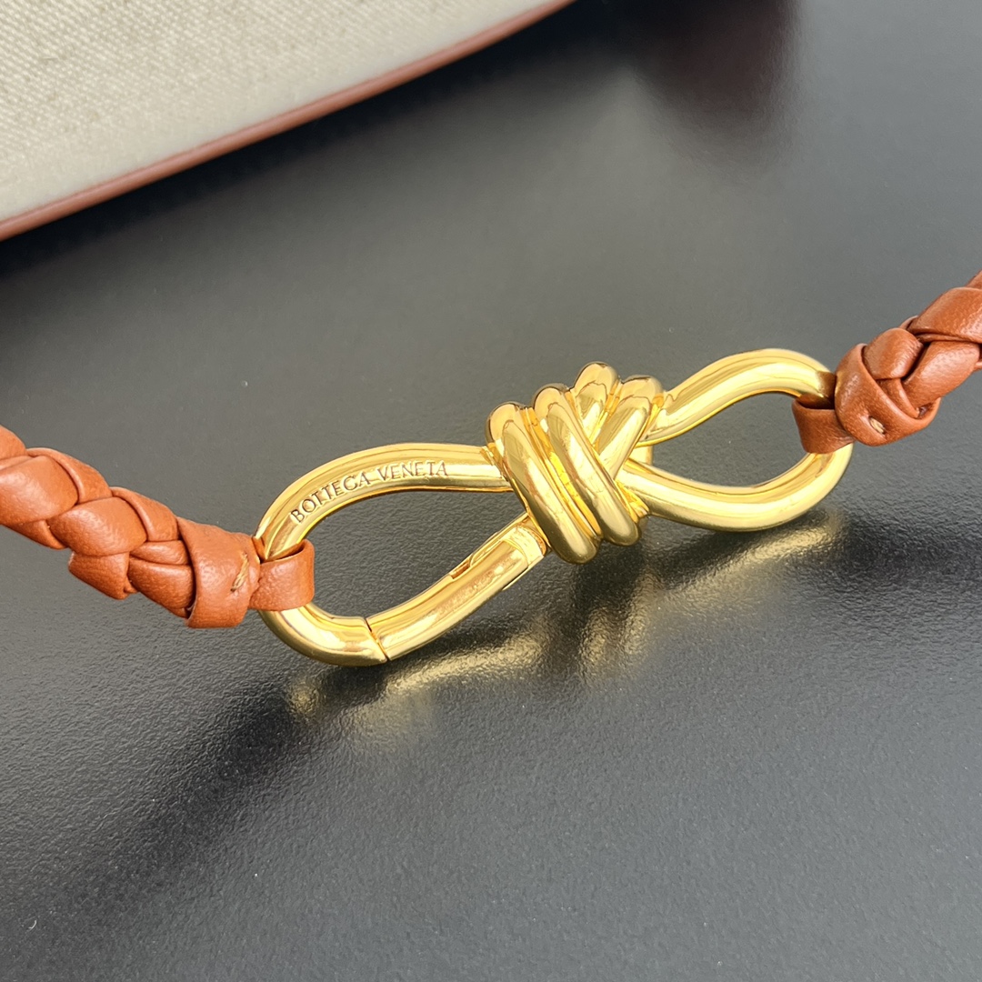 bo*te*ga Ve*ne*ta bv small andiamo