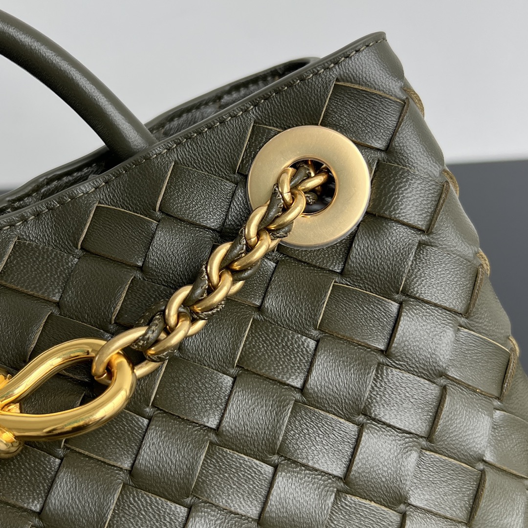 bo*te*ga Ve*ne*ta bv small andiamo with chain