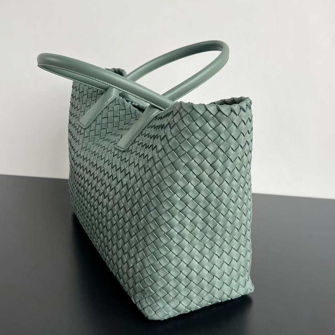 bo*te*ga Ve*ne*ta cabat large bag