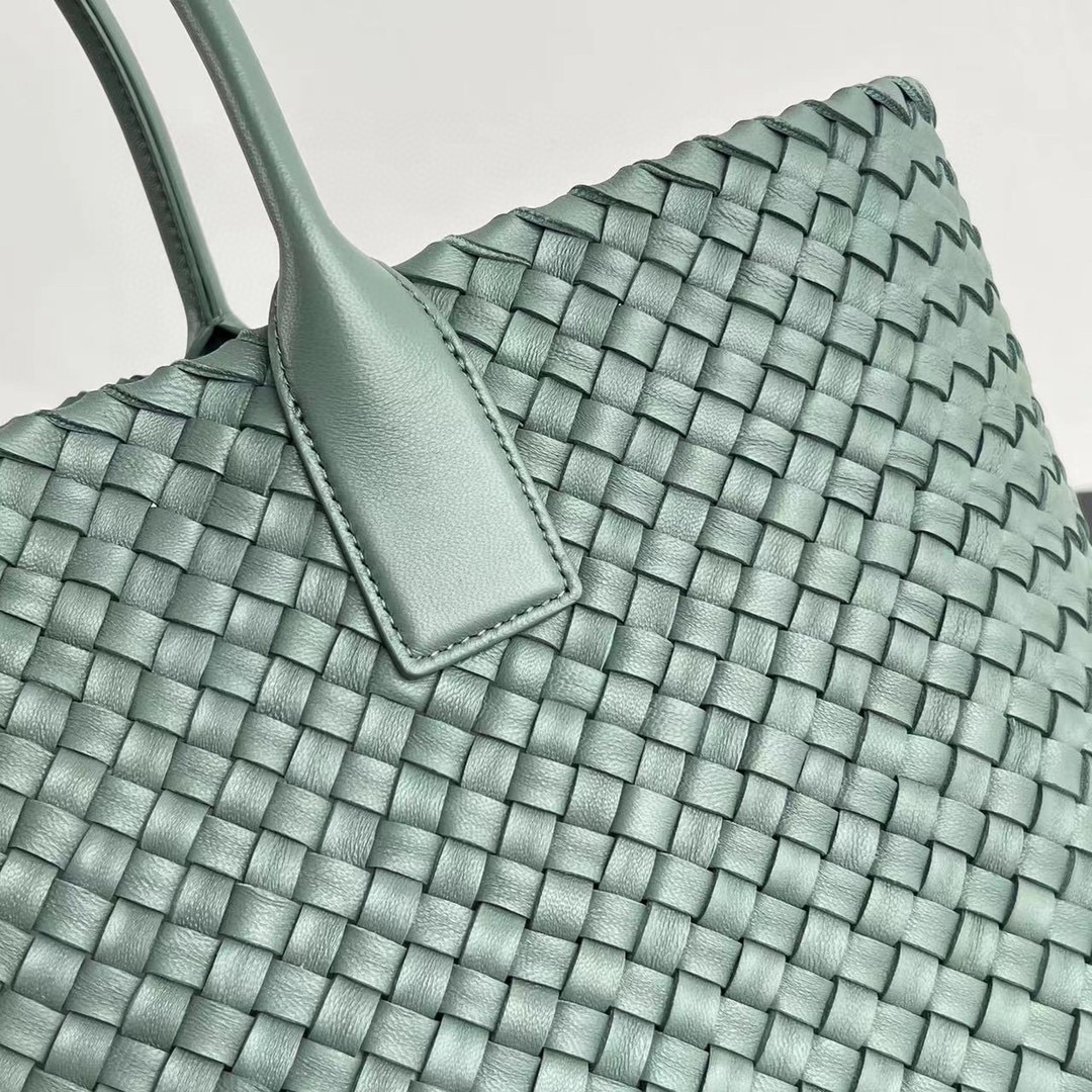 bo*te*ga Ve*ne*ta cabat large bag