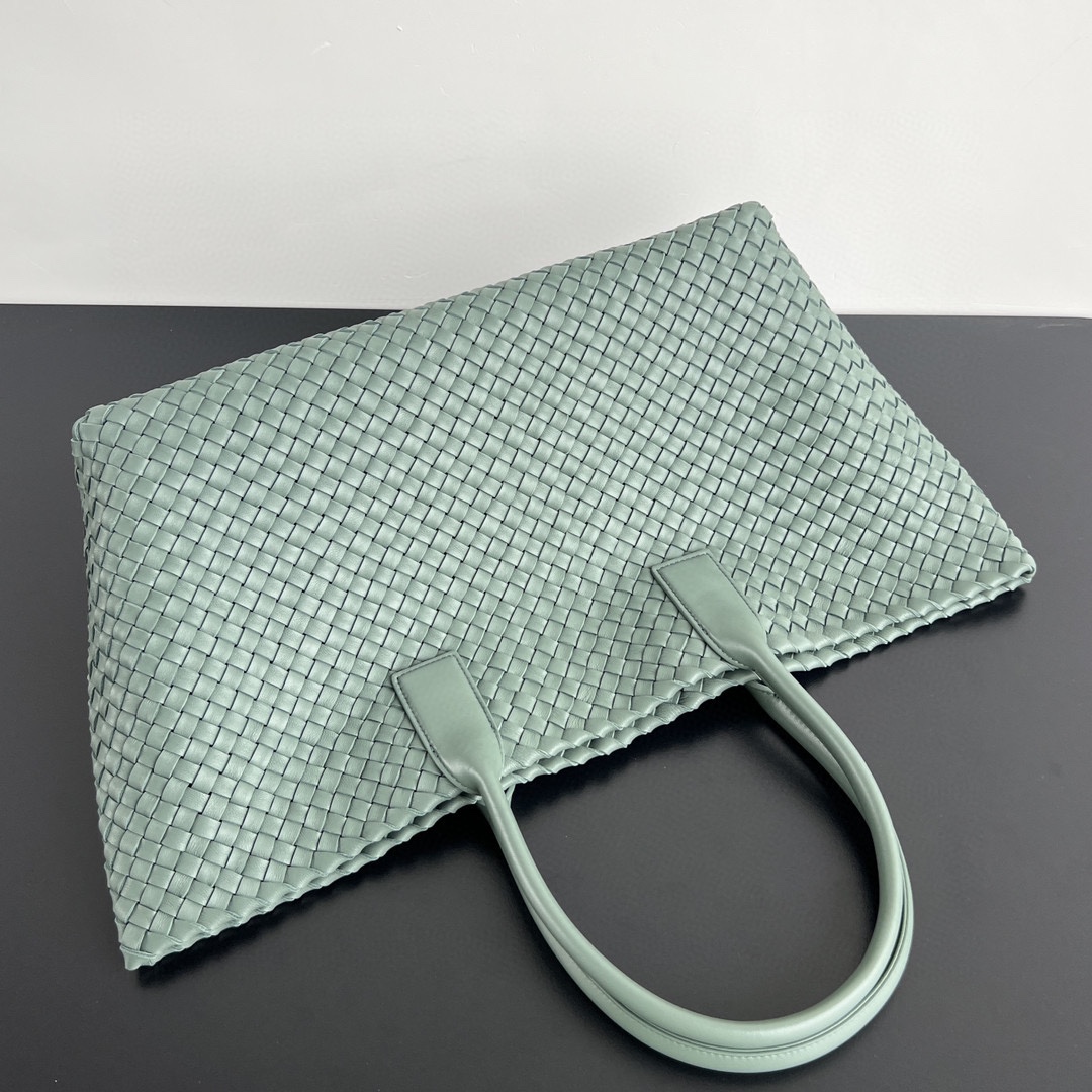 bo*te*ga Ve*ne*ta cabat large bag