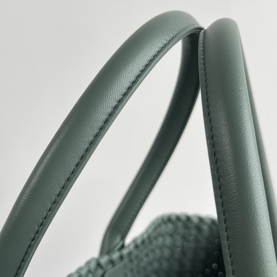 bo*te*ga Ve*ne*ta cabat large bag