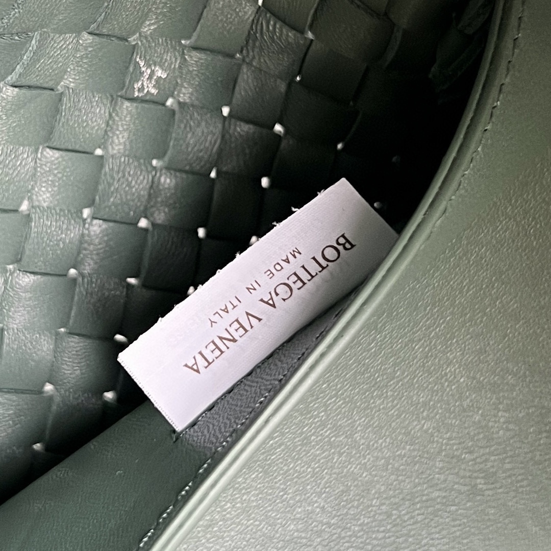 bo*te*ga Ve*ne*ta cabat large bag