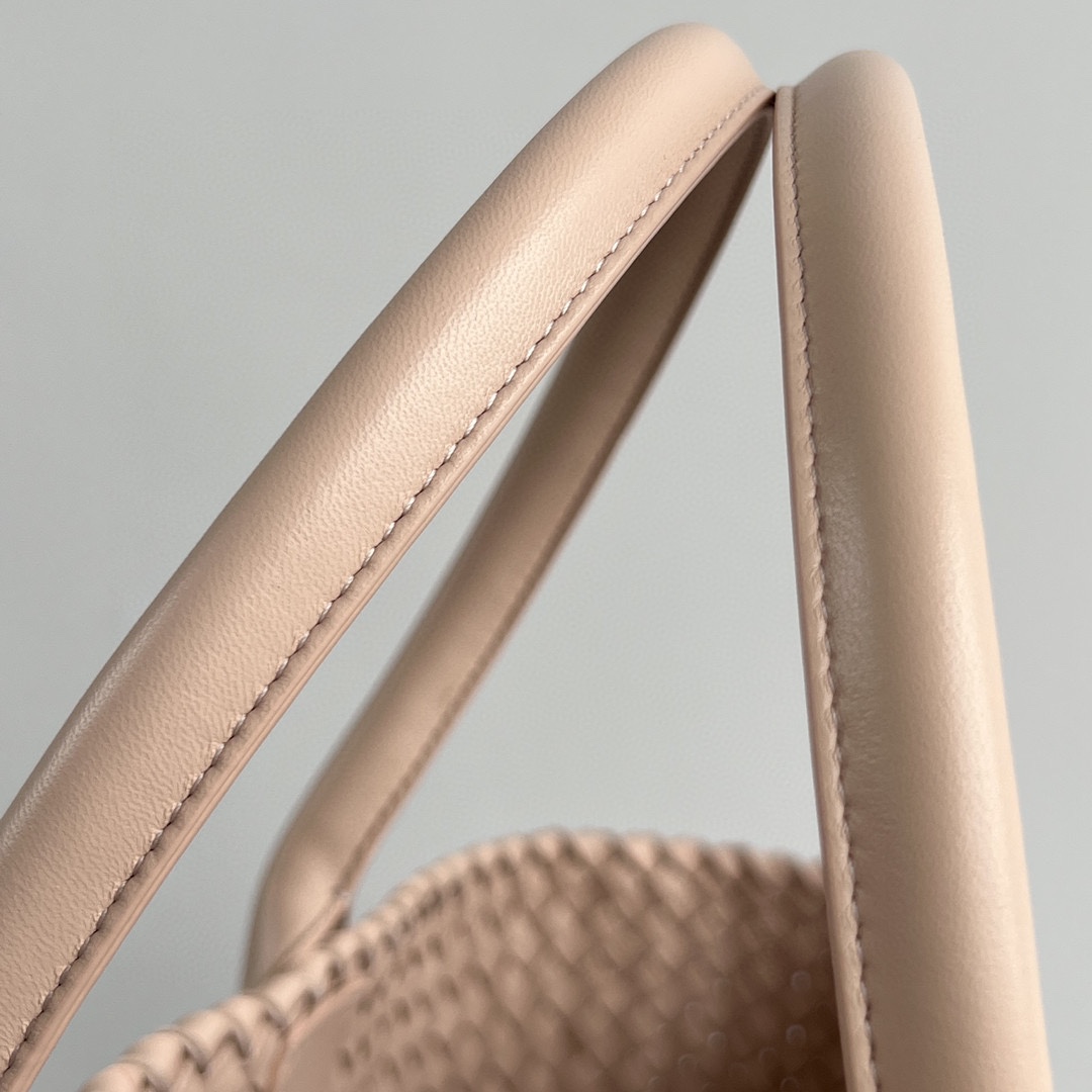 bo*te*ga Ve*ne*ta cabat large bag