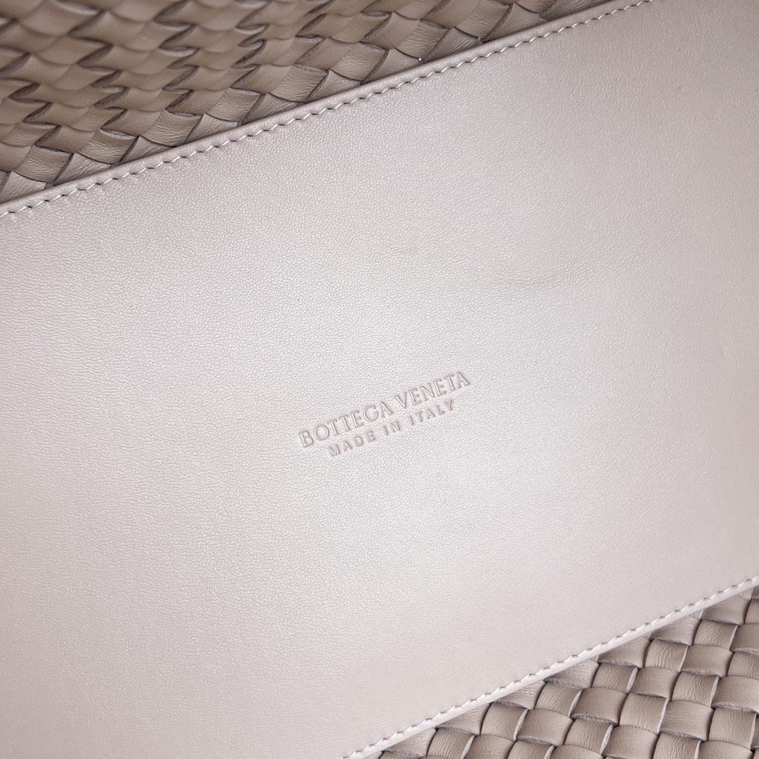 bo*te*ga Ve*ne*ta cabat large bag