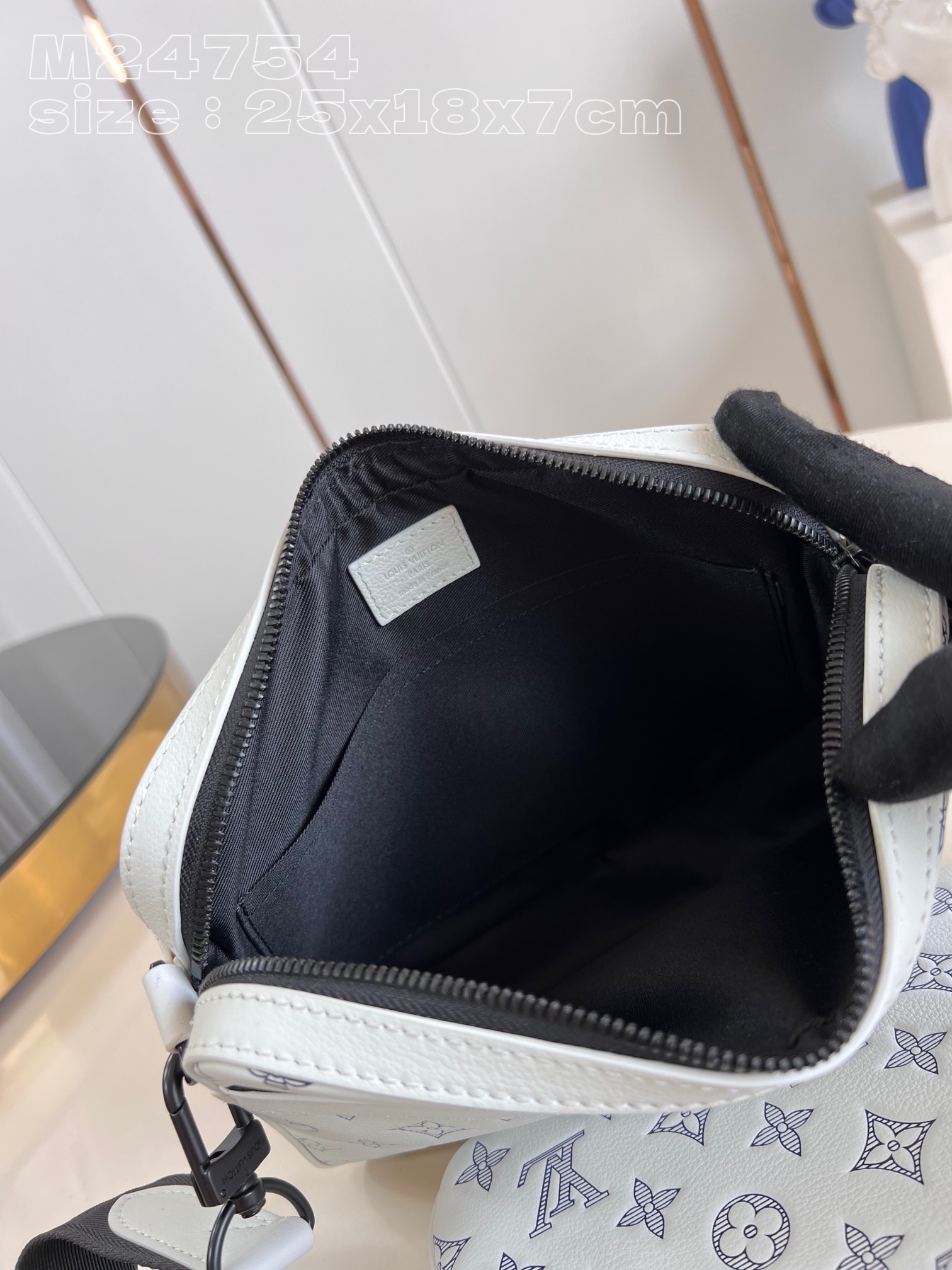 l**is V*t*n trio messenger