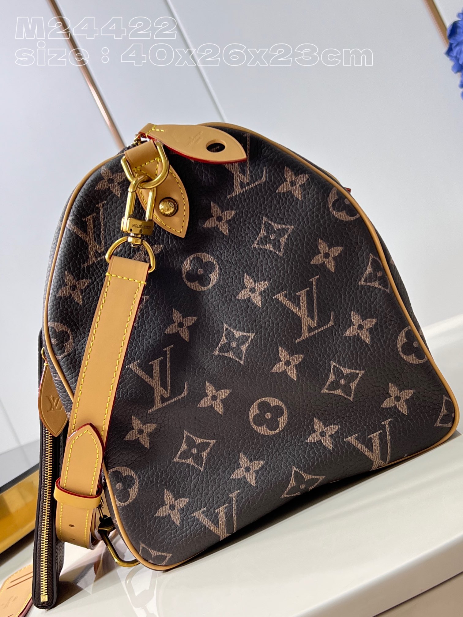 l**is V*t*n speedy p9 bandoulière 40