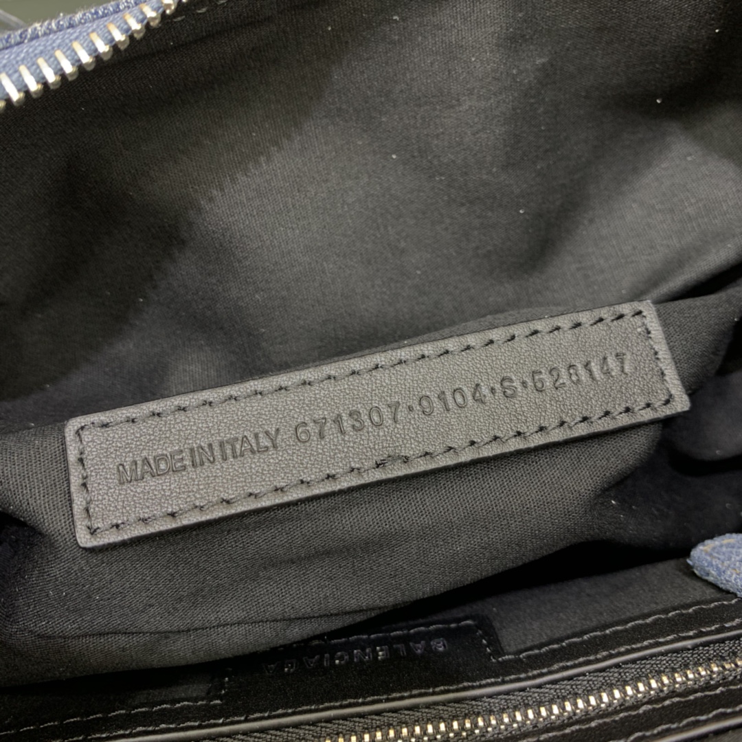 Ba*len*cia*ga le cagole