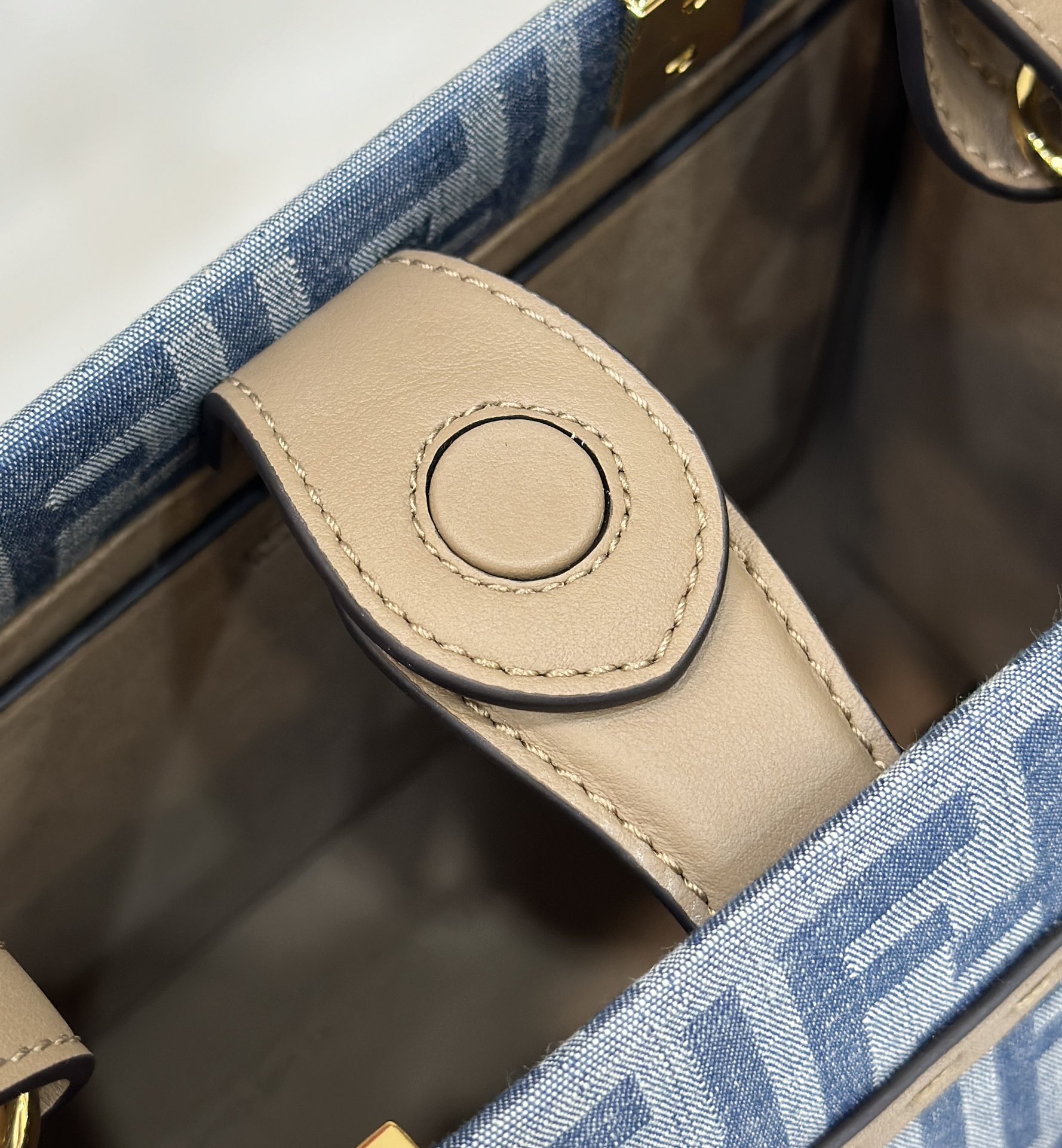 F**di sunshine small