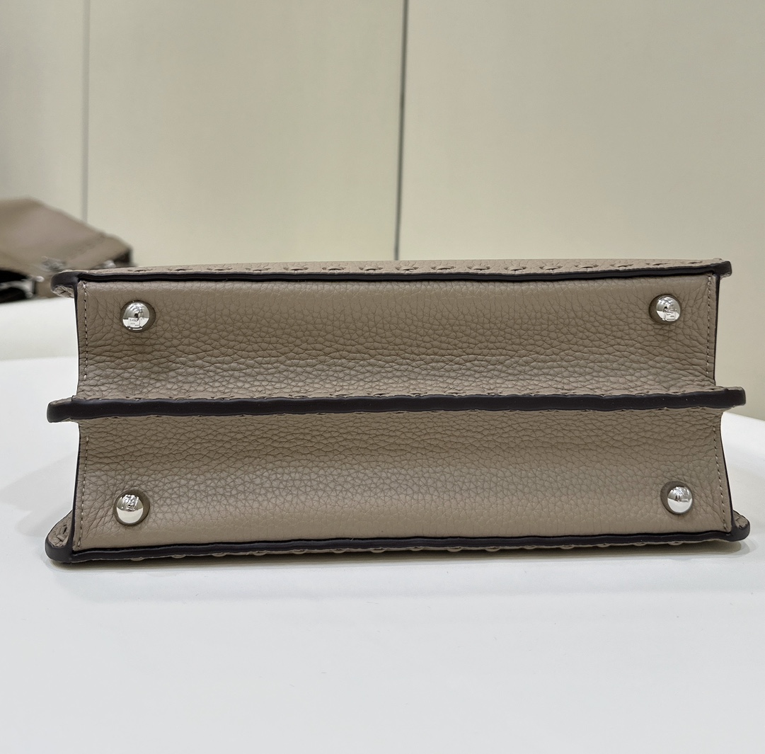 F**di peekaboo iseeu small