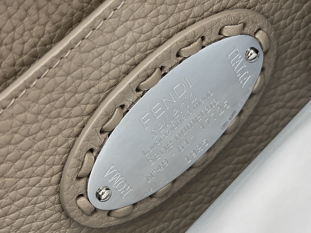 F**di peekaboo iseeu small